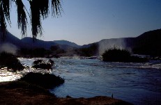 Epupa_falls1_5x3.jpg (11454 Byte)